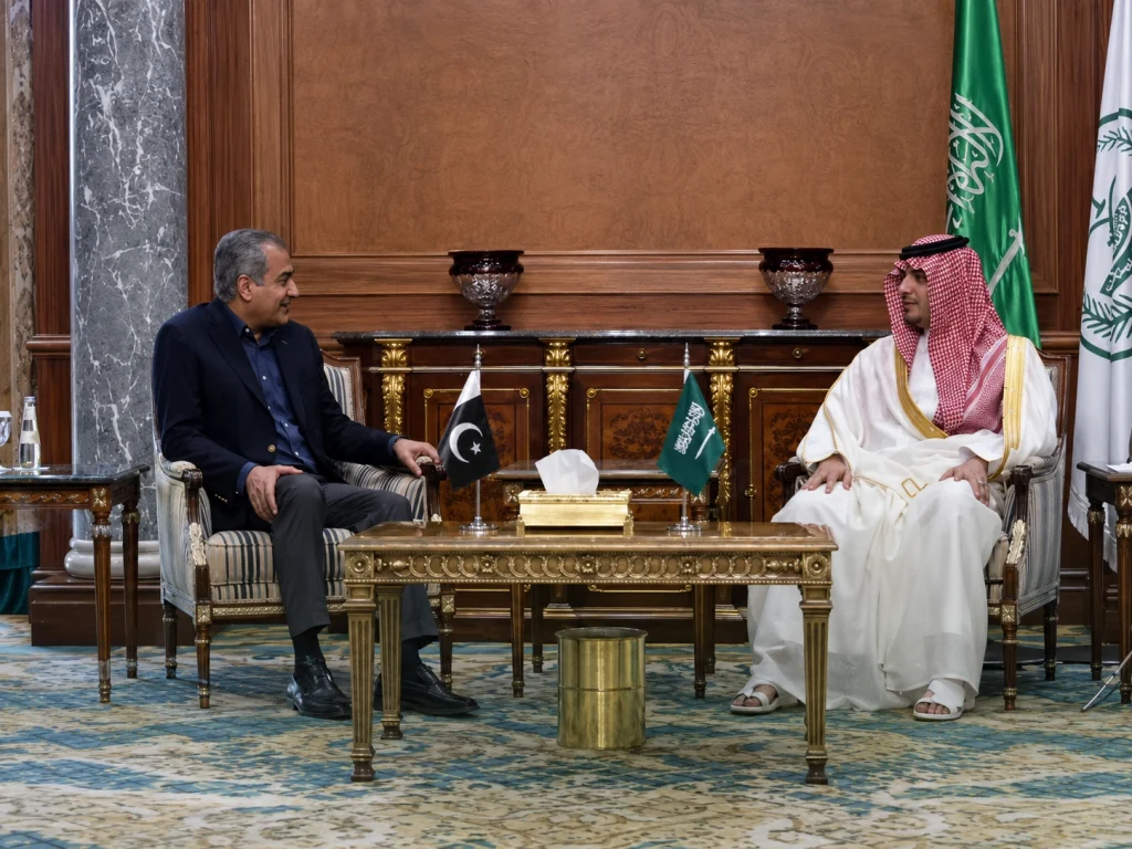 Saudi Arabia Will Train 200 of Pakistan’s Top Diplomatic Protection Officers Interior Minister Mohsin Naqvi meets Saudi counterpart Abdulaziz bin Saud in Mina announcing Pakistan Saudi Arabia security training for 200 diplomatic protection officers