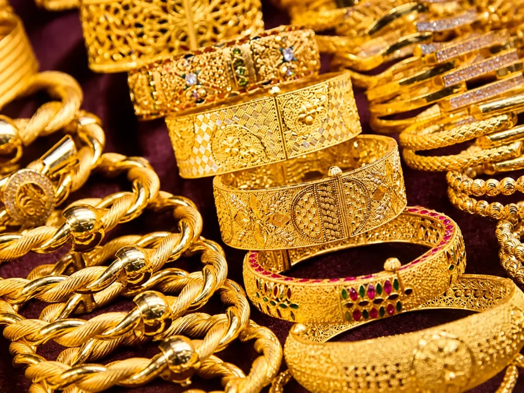 A Small drop in Global Gold Prices Pulled Pakistan’s Local Bullion Rates Lower on Friday. Gold prices in Pakistan decline for second time in four days as global bullion market edges lower amid silver price rise