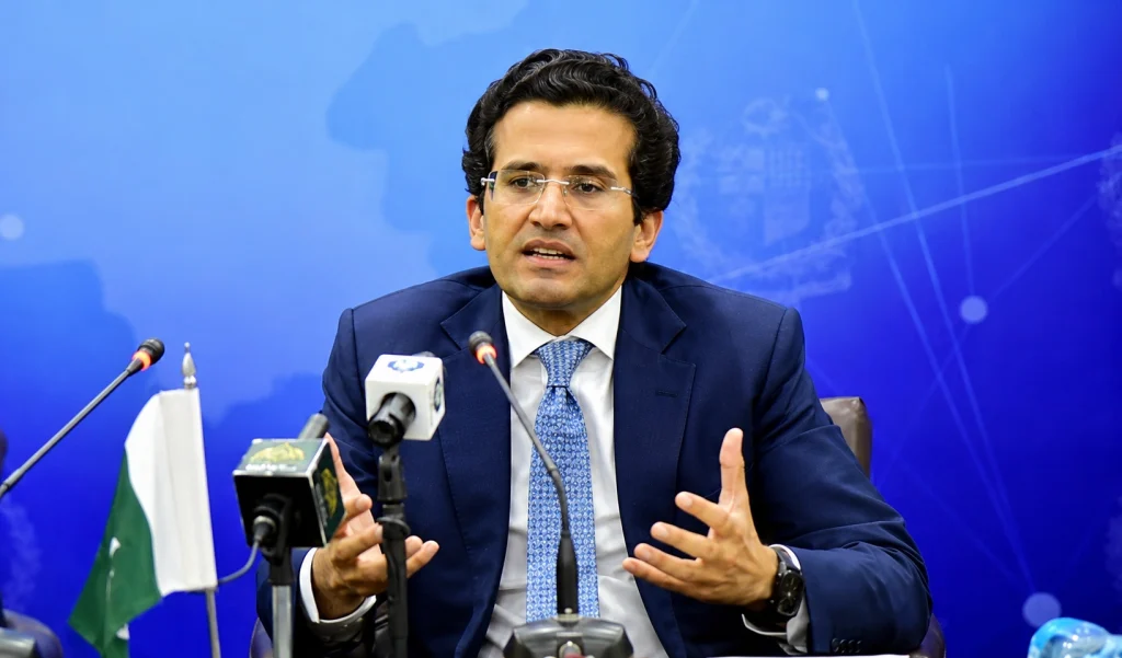 Pakistan Petrol Price Cut Exceeded Global Oil Fall, Minister Claims Pakistan Petrol Price Cut announced as Ali Pervaiz Malik says the government provided greater fuel relief than the decline in global oil prices justified.