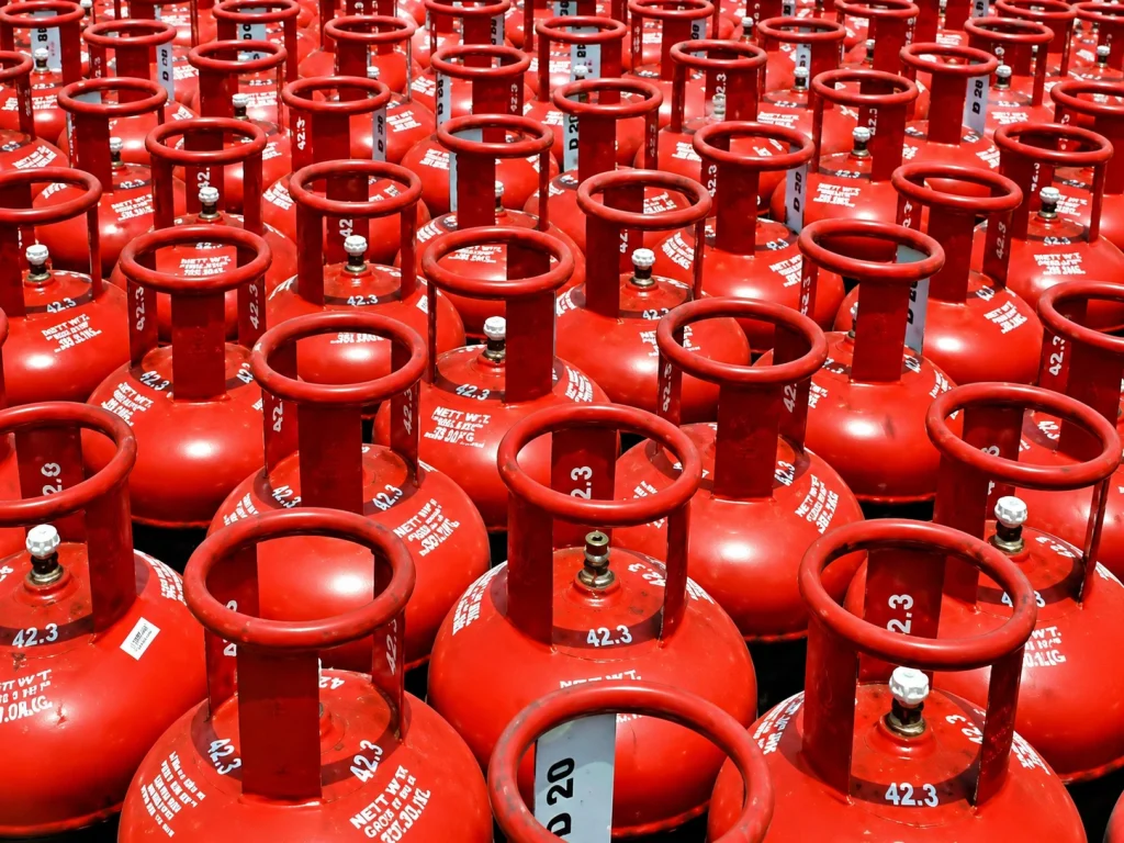 Punjab Consumers Bleed Rs. 200/kg Extra as Dealers Defy Government Rates LPG Price Hike in Punjab pay up to Rs. 500/kg for LPG against the official Rs. 308/kg rate.